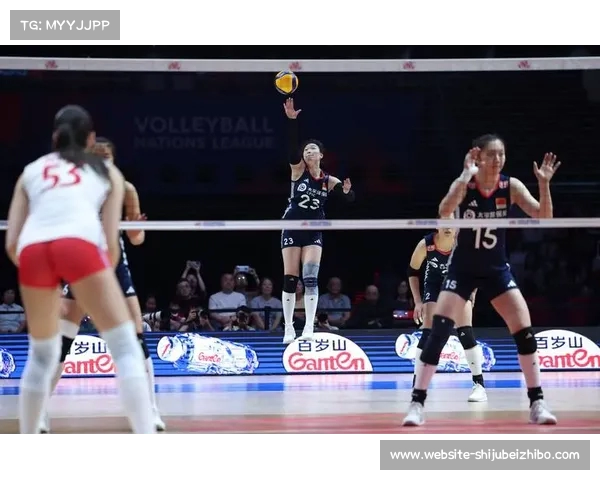 中国女排惊艳表现直落三局战胜法国队彰显强大实力与团结精神 中国女排惊艳表现直落三局战胜法国队彰显强大实力与团结精神